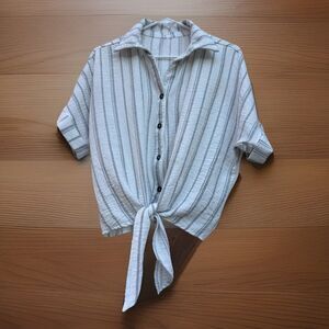 H&M Striped Crinkle Tie Front Blouse White Black Short Sleeve Women’s Size S